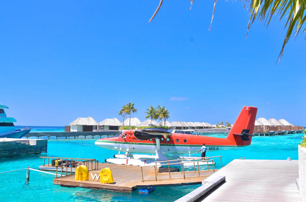 125000 TOURISTS A NEW RECORD-seaplane in the maldives-shipdiary.com